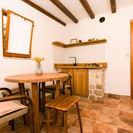 House Mate * Pašman